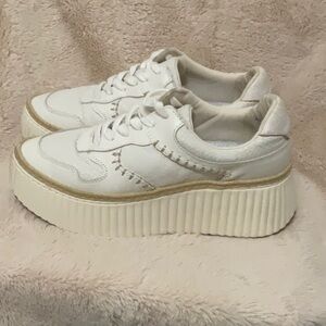 Dolce Vita Dandi Off White Embossed Leather Shoes, Size 8, Like new